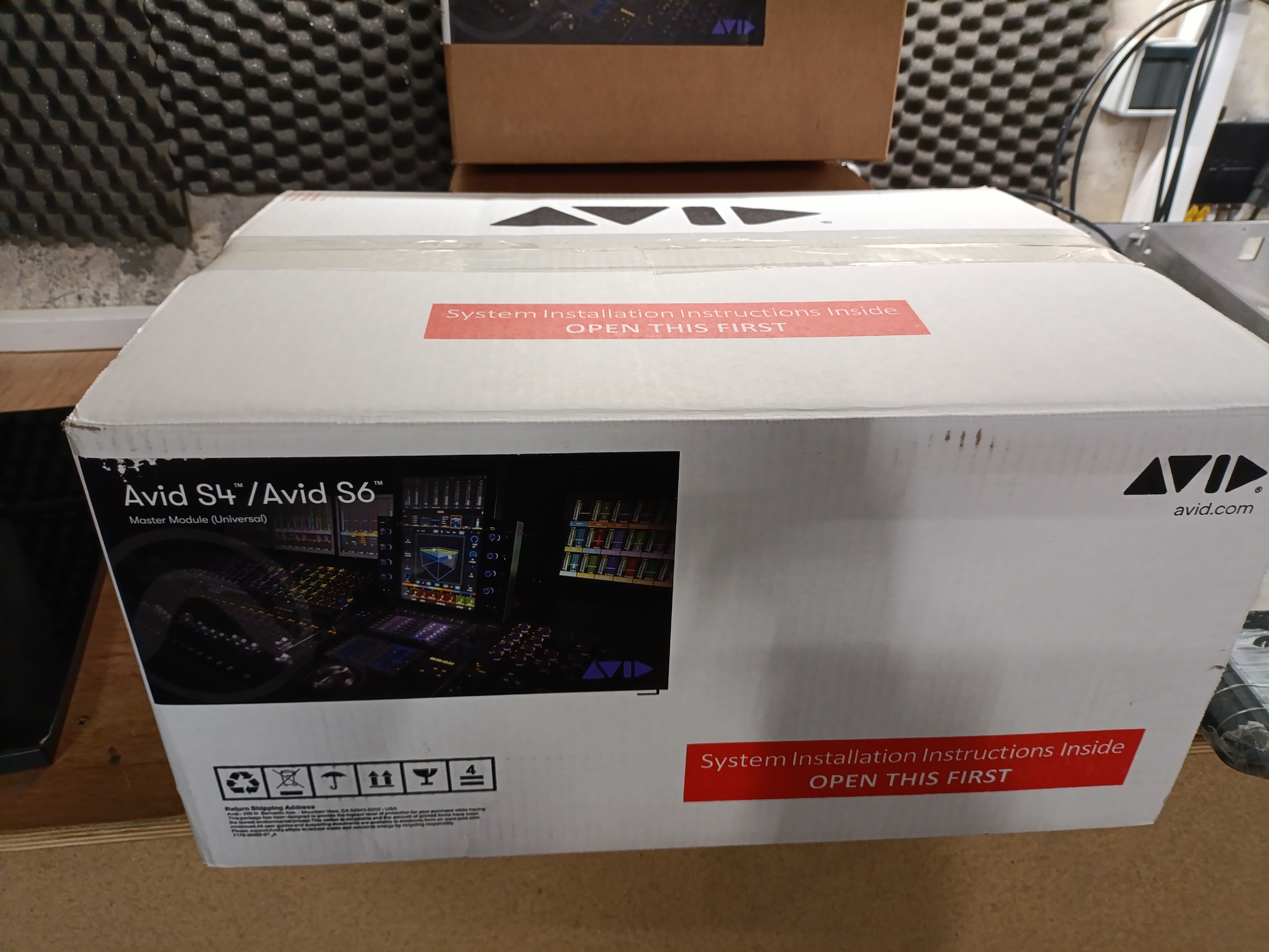 Avid S4 Konsole - 16 Fader / Dual-Display / 4 Fuß (Demo) Avid S4 Konsole - 16 Fader / Dual-Display / 4 Fuß (Demo)