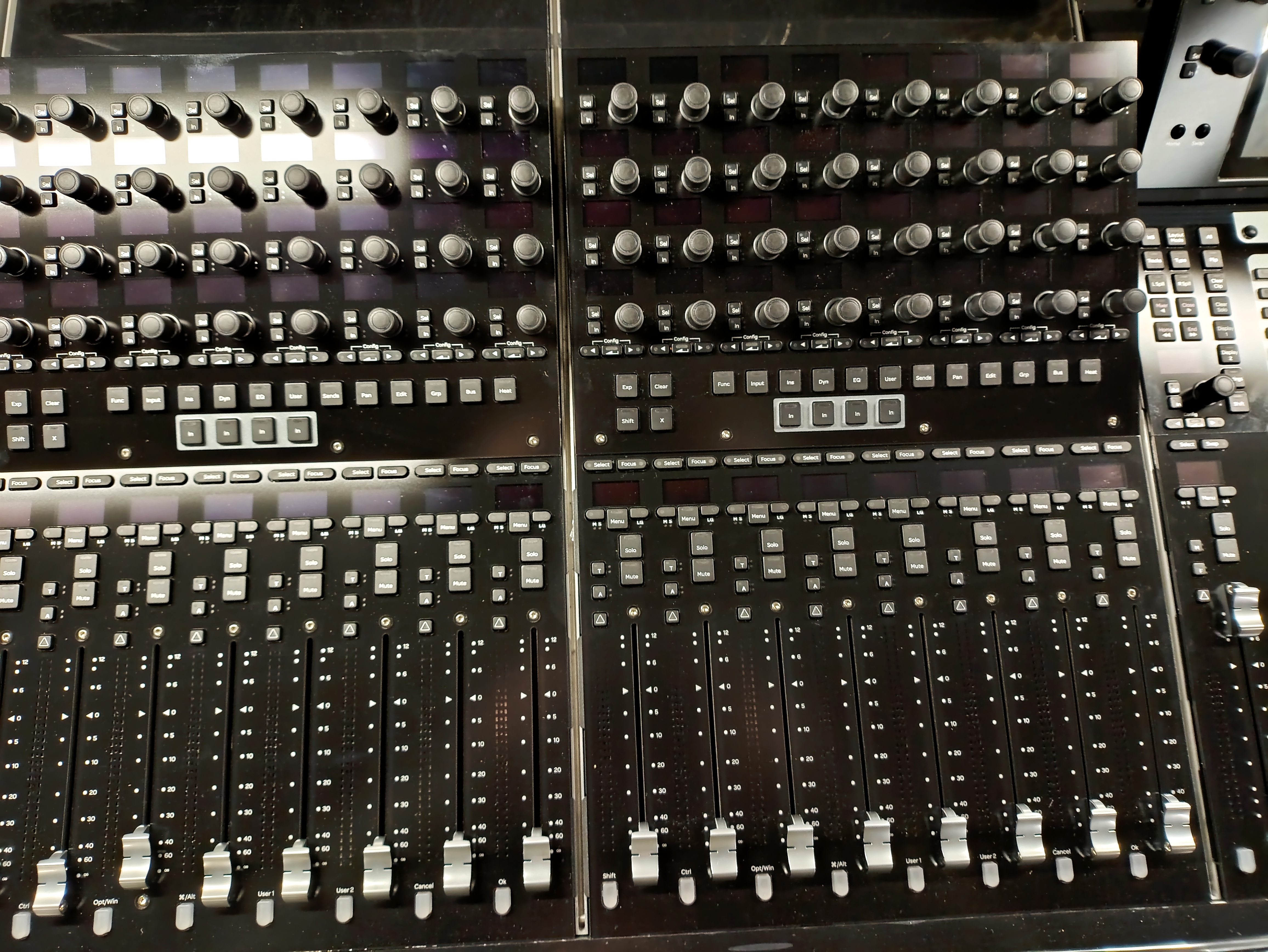 Avid S4 Konsole - 16 Fader / Dual-Display / 4 Fuß (Demo) Avid S4 Konsole - 16 Fader / Dual-Display / 4 Fuß (Demo)