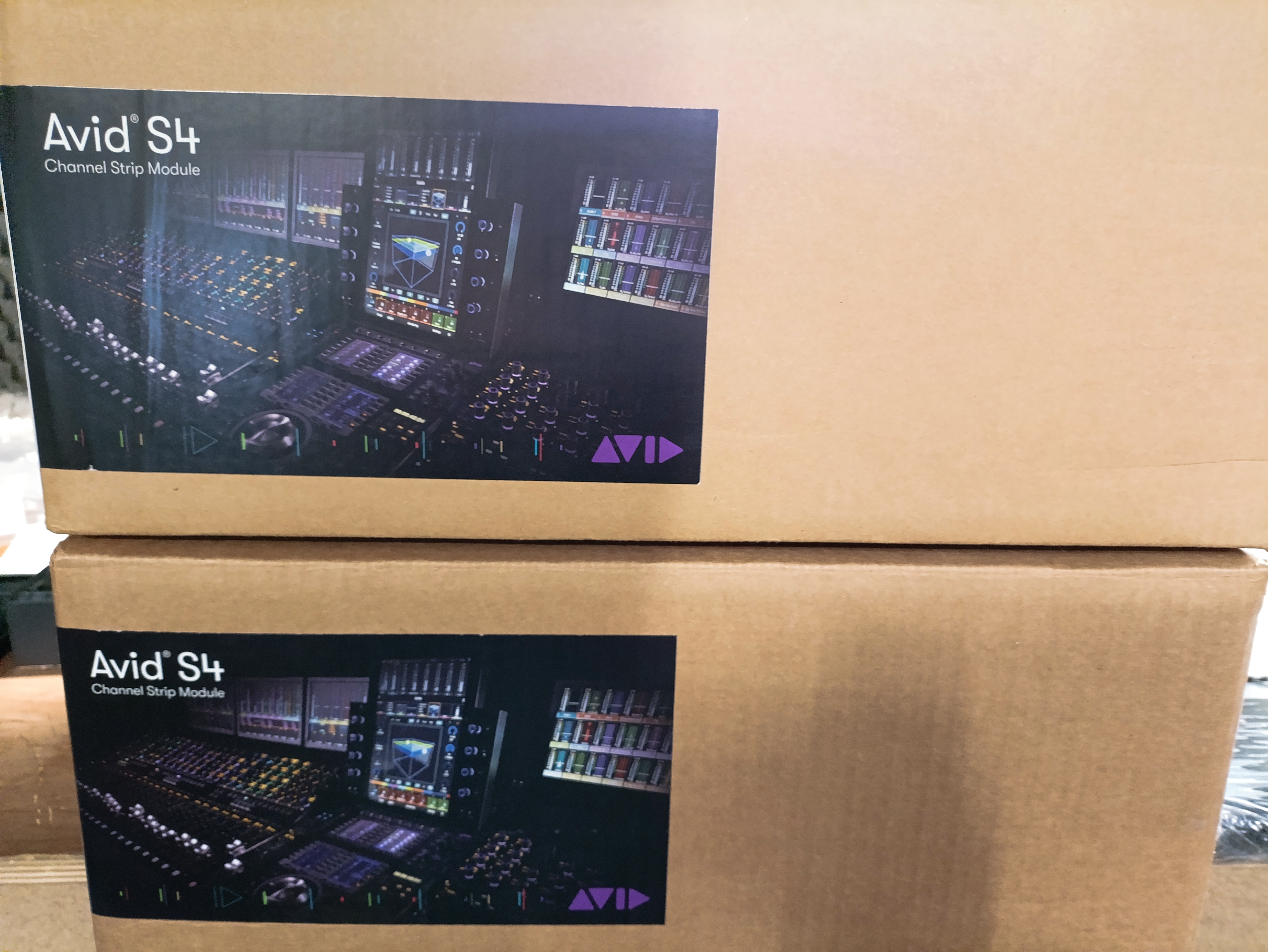 Avid S4 Konsole - 16 Fader / Dual-Display / 4 Fuß (Demo) Avid S4 Konsole - 16 Fader / Dual-Display / 4 Fuß (Demo)